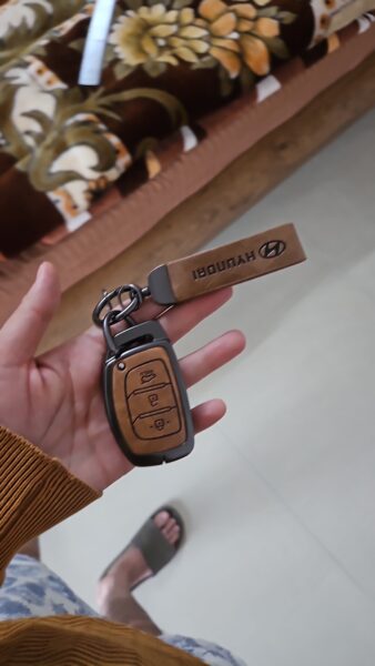 Metal Leather Black Key Cover For Hyundai: Creta, Venue, Tucson, Alcazar, I20, Grand i10, Aura, Xcent, Exter 3 button flip key