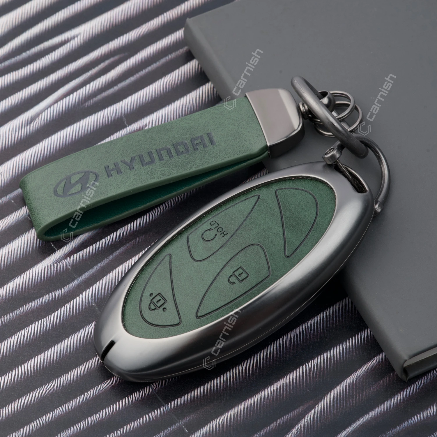 HY21-MTL-GREEN-04 Metal Leather Green Car Key Cover For Hyundai Venue 2026 3-Button Smart Key